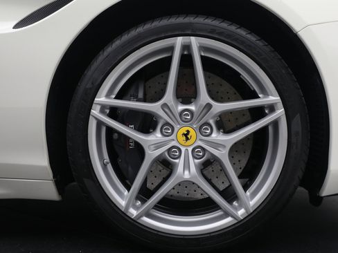 Certified 2017 Ferrari California T image 28