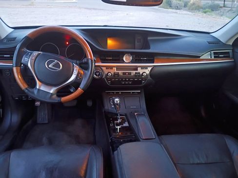 Used 2015 Lexus ES 300h w/ Navigation System Package FWD image 6