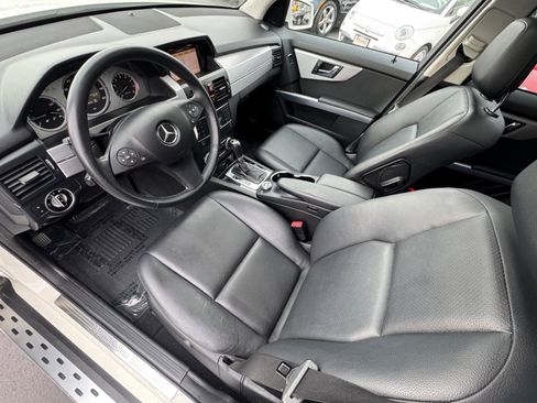 Used 2011 Mercedes-Benz GLK 350 4MATIC image 3