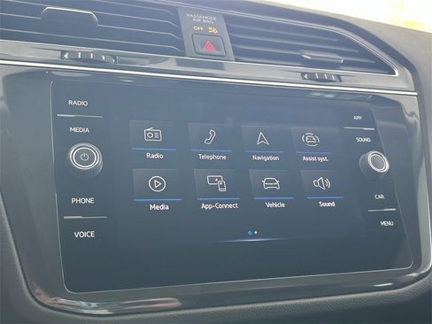 Certified 2022 Volkswagen Tiguan SE image 20