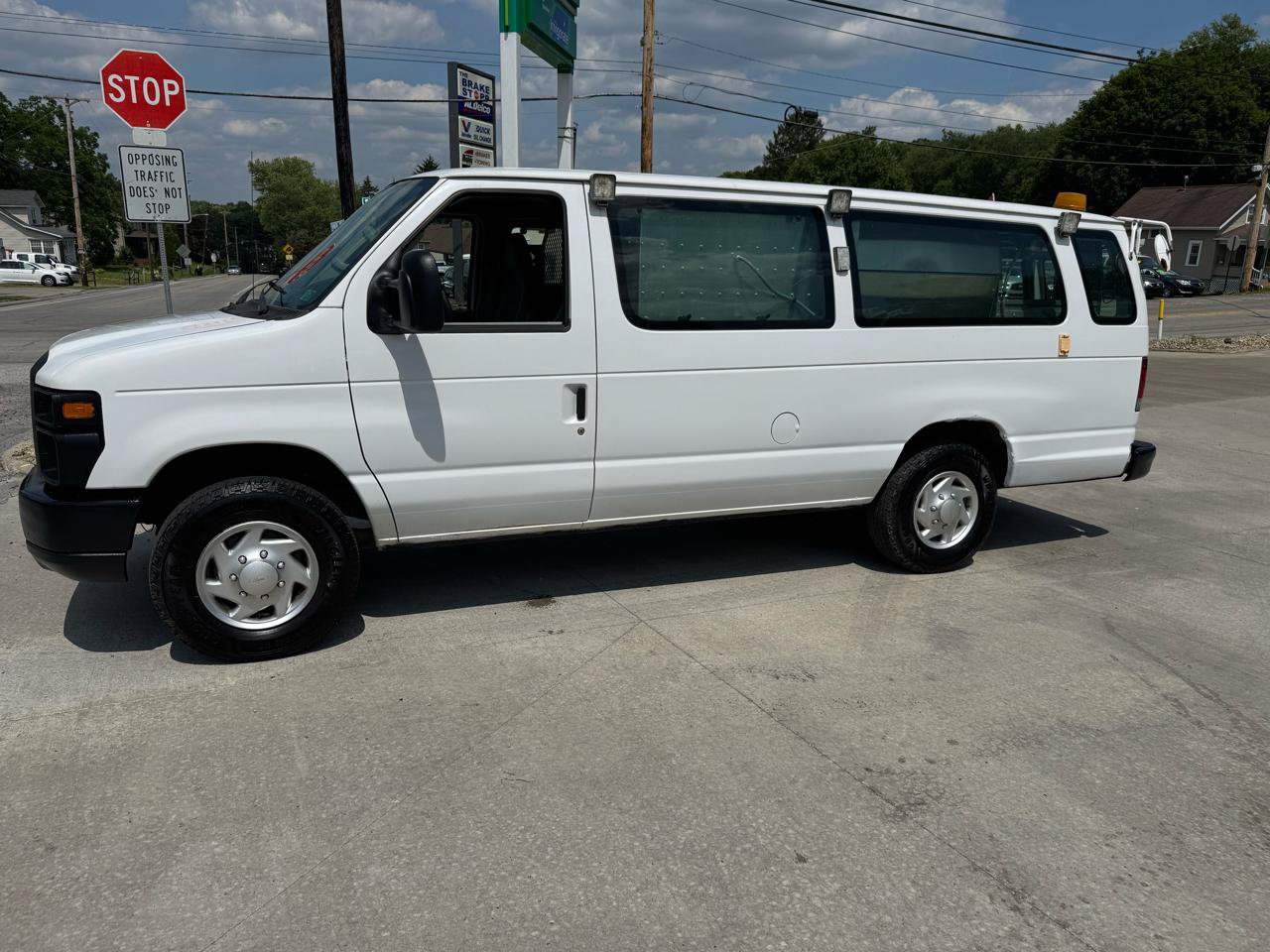 Used 2012 Ford E-350 and Econoline 350 Extended Super Duty w/ Insulation Pkg RWD image 3