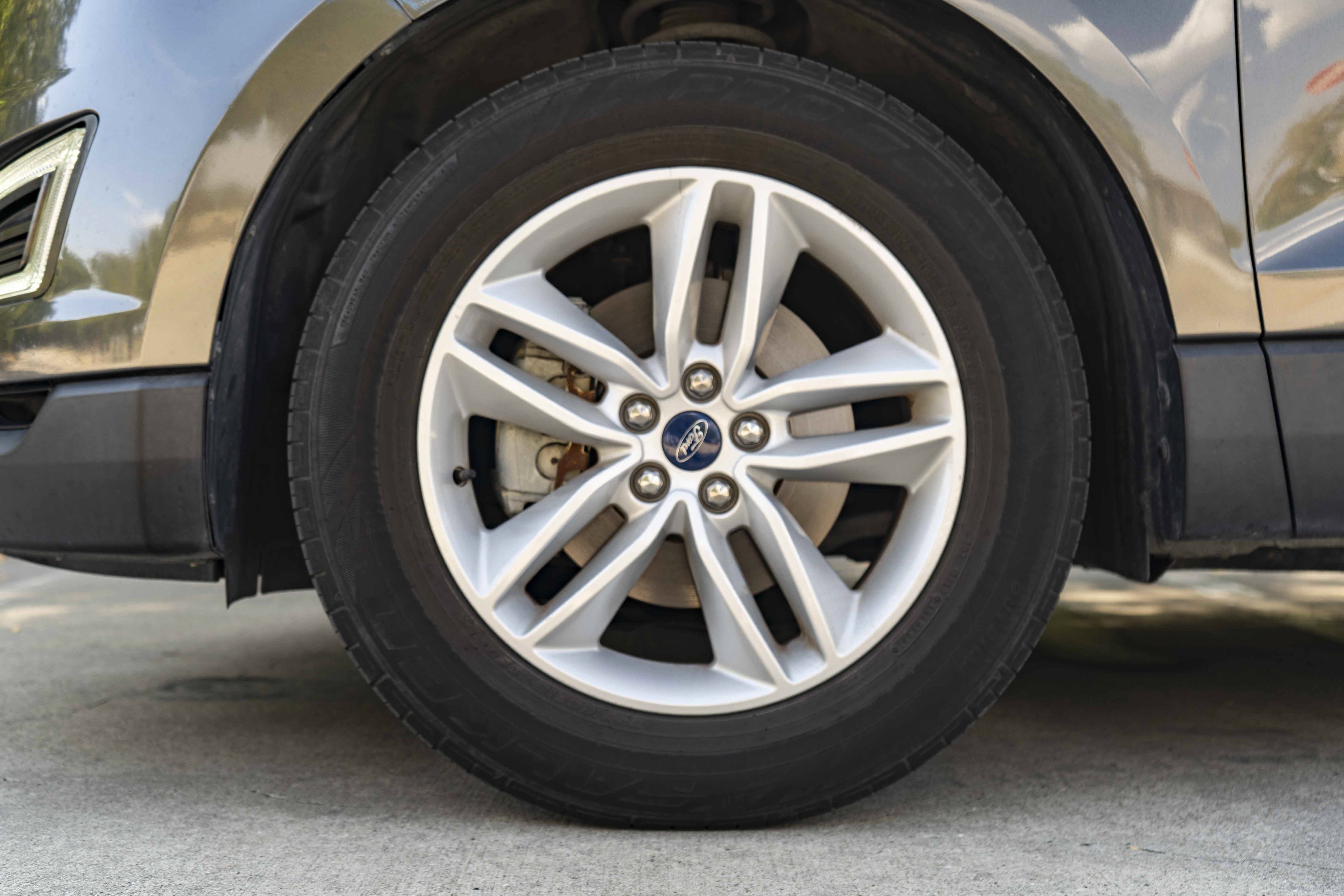 Used 2018 Ford Edge SEL FWD image 14