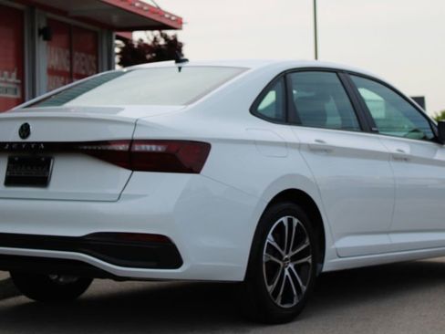 Used 2025 Volkswagen Jetta Sport FWD image 17