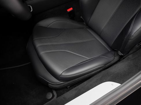 Used 2025 Aston Martin V8 Vantage Coupe RWD image 59