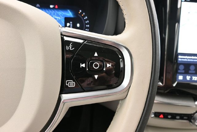 Used 2024 Volvo XC60 B5 Plus w/ Protection Package Premier AWD/4WD image 24