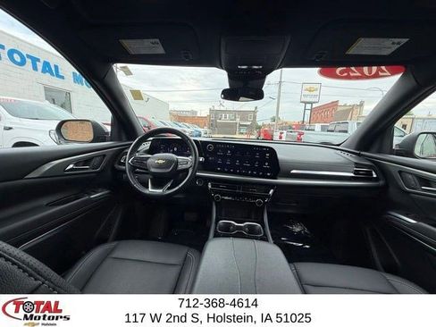 Used 2025 Chevrolet Traverse LT AWD/4WD image 18