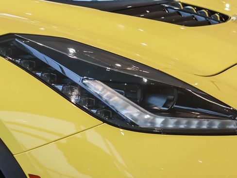 Used 2018 Chevrolet Corvette Z06 w/ Z07 Performance Package image 8