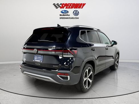 Certified 2025 Volkswagen Taos SEL image 7