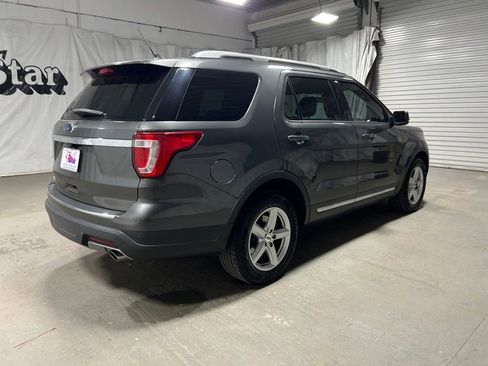 Used 2018 Ford Explorer XLT w/ Equipment Group 202A image 7