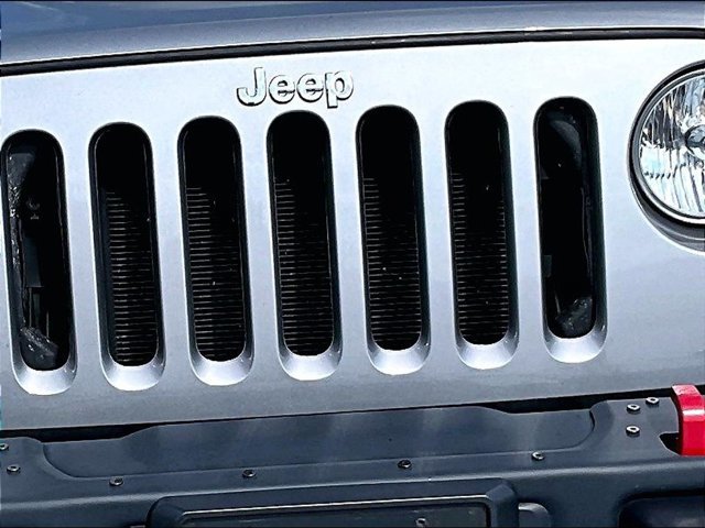 Used 2016 Jeep Wrangler Rubicon AWD/4WD image 29