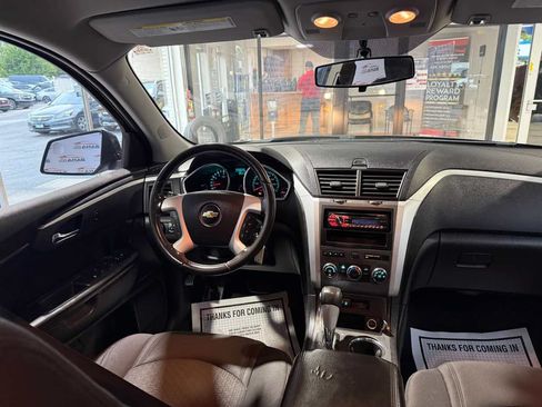 Used 2012 Chevrolet Traverse LT FWD image 25