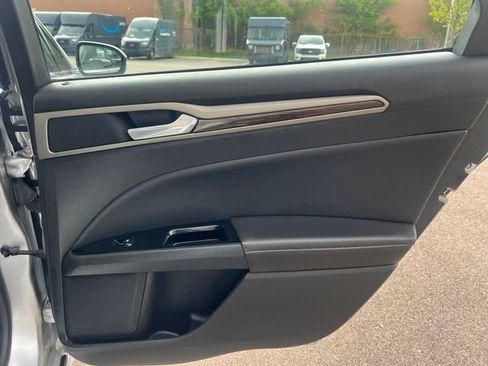 Used 2013 Ford Fusion SE FWD image 12