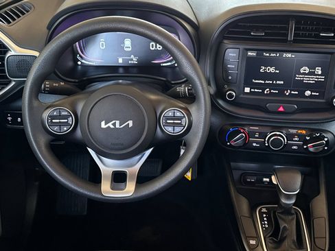 Used 2025 Kia Soul LX w/ LX Technology Package FWD image 14