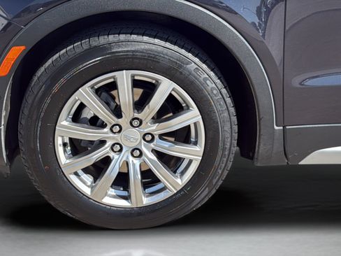 Used 2022 Cadillac XT4 Premium Luxury w/ Enhanced Visibility Package FWD image 32