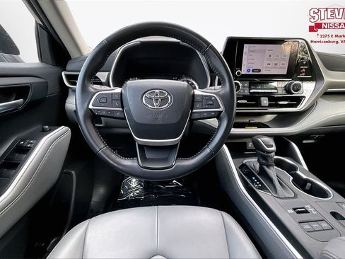 Used 2023 Toyota Highlander XLE image 8