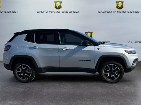Used 2025 Jeep Compass Trailhawk AWD/4WD image 6