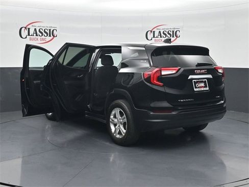 Used 2024 GMC Terrain SLE image 33