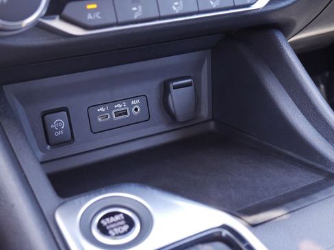 Used 2025 Nissan Sentra SV FWD image 11