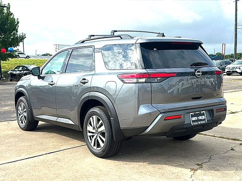 New 2026 Nissan Pathfinder SL FWD image 6