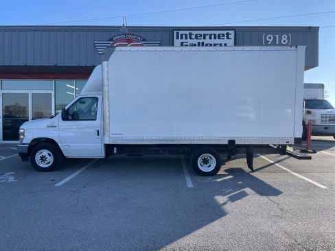 Used 2023 Ford E-350 and Econoline 350 Super Duty w/ Power Windows & Locks Group image 6