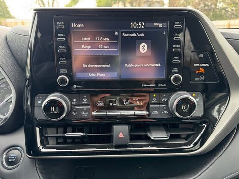 Used 2022 Toyota Highlander XLE image 22