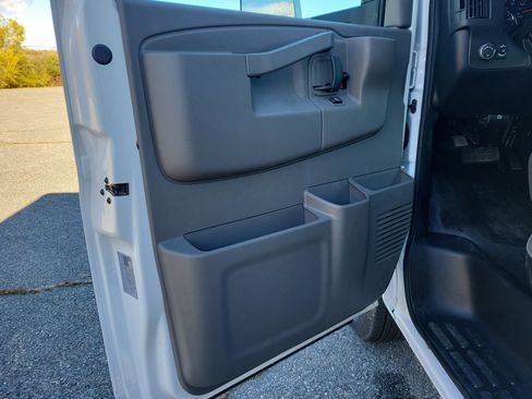 New 2025 GMC Savana 3500 Extended w/ Power Convenience Package image 17