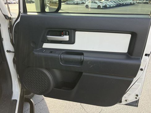 Used 2012 Toyota FJ Cruiser 4WD image 39