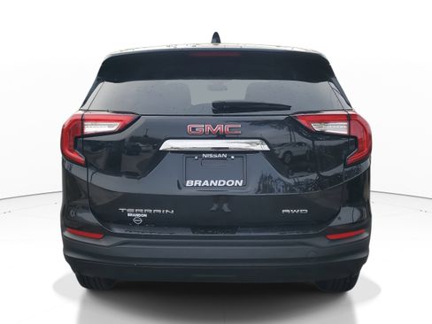 Used 2024 GMC Terrain SLE image 6
