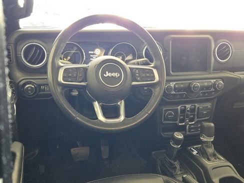 Used 2020 Jeep Gladiator Overland AWD/4WD image 16