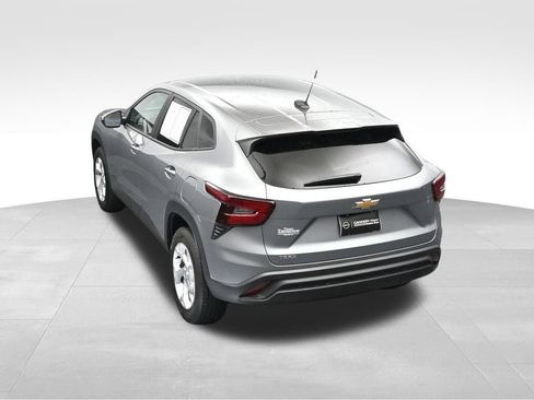 Used 2025 Chevrolet Trax LS w/ LS Convenience Package FWD image 35