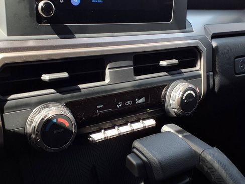 Certified 2025 Toyota 4Runner SR5 AWD/4WD image 10