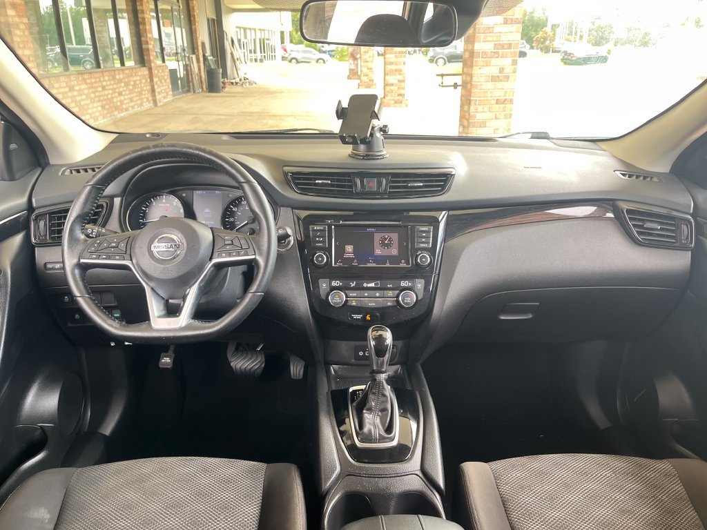 Certified 2022 Nissan Rogue Sport SV FWD image 17
