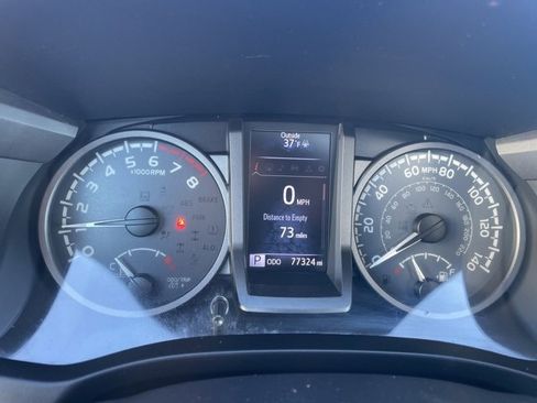 Used 2017 Toyota Tacoma TRD Sport image 24