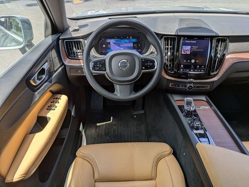 Certified 2023 Volvo XC60 B5 Ultimate w/ Protection Package Premier AWD/4WD image 19