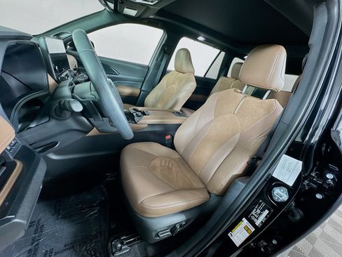 Used 2025 Toyota Grand Highlander AWD Hybrid image 12