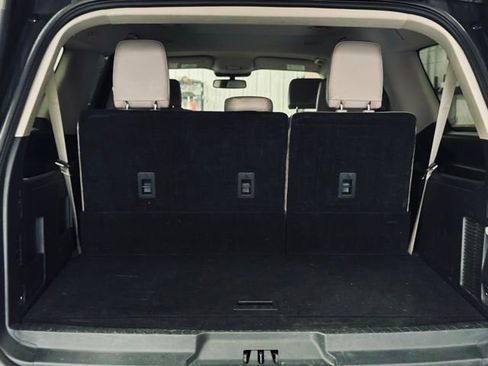 Used 2024 Ford Expedition Max XLT image 10