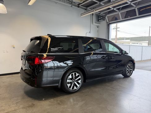 Used 2026 Honda Odyssey EX-L image 3