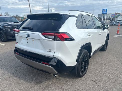 Used 2024 Toyota RAV4 SE w/ Convenience Package image 9