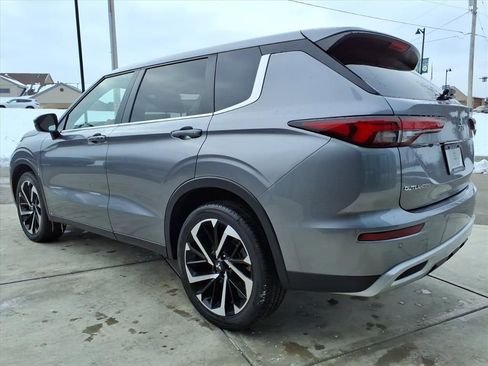 Used 2024 Mitsubishi Outlander SE image 5