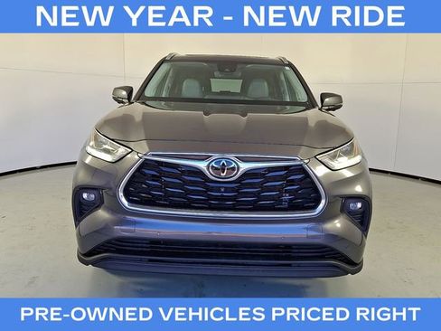 Used 2023 Toyota Highlander Limited image 3