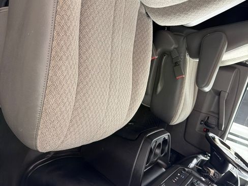 Used 2018 Chevrolet Express 2500 w/ Driver Convenience Package RWD image 18
