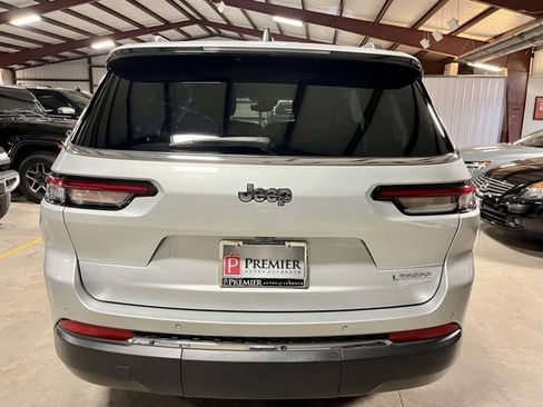 Used 2023 Jeep Grand Cherokee L Laredo image 3