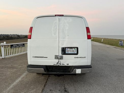 Used 2005 Chevrolet Express 3500 w/ Express Access Plus Package image 6