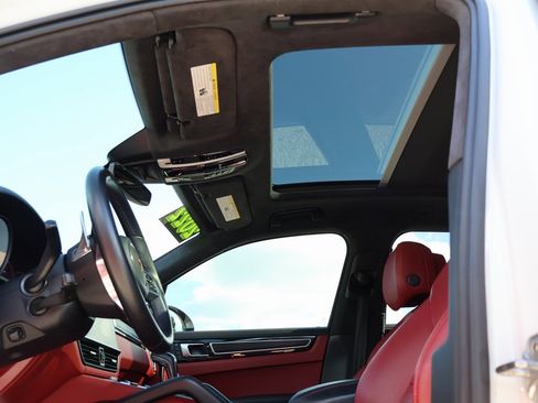 Used 2022 Porsche Cayenne GTS image 37