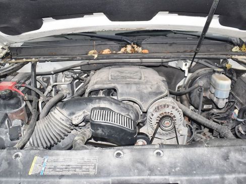 Used 2010 Chevrolet Suburban LTZ image 11