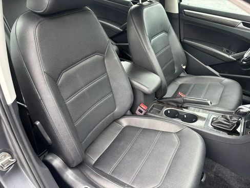 Used 2017 Volkswagen Passat 1.8T SE FWD image 18