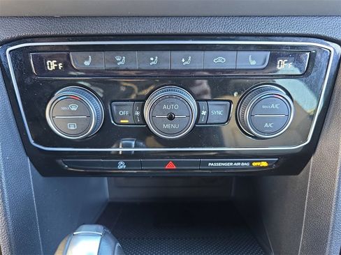 Used 2022 Volkswagen Atlas Cross Sport SE image 26