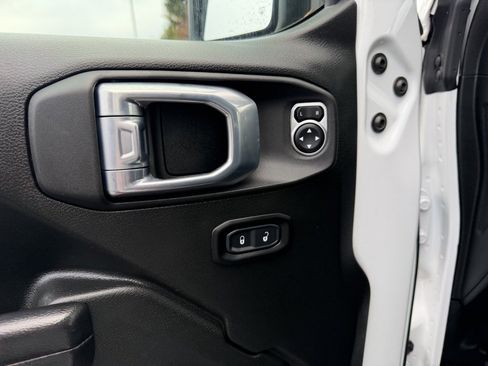 Used 2021 Jeep Gladiator Sport image 13