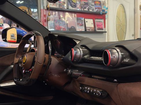 Used 2019 Ferrari 812 Superfast RWD image 33