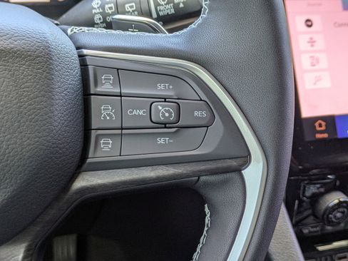 New 2025 Jeep Grand Cherokee Limited w/ Luxury Tech Group II image 30